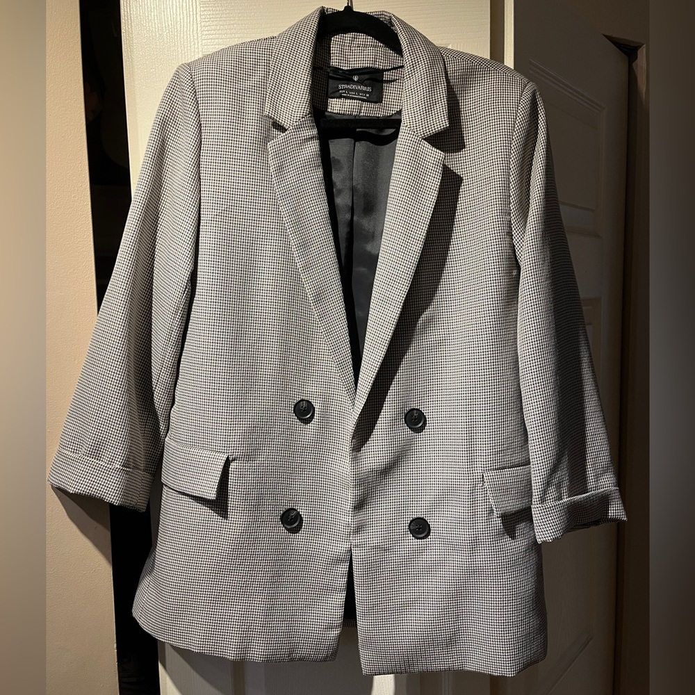 NWOT Stradivarius blazer 3/4 sleeves. Light fabric. Size 10